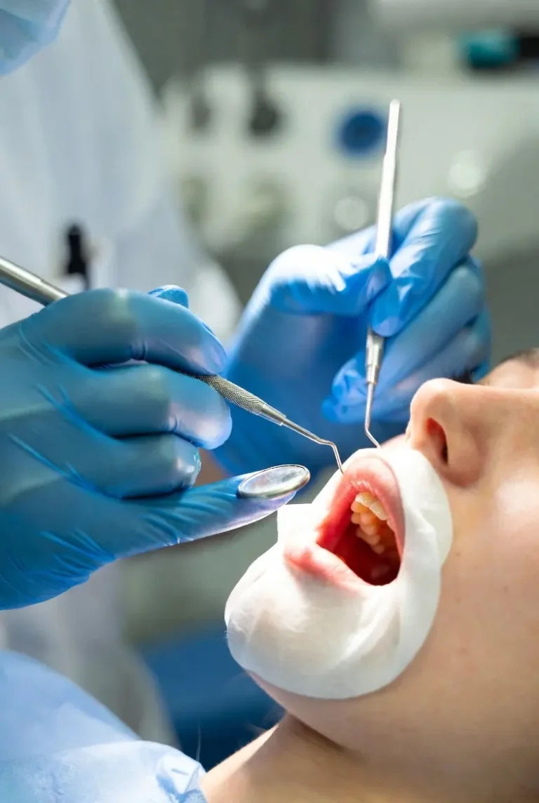 ترمیم دندان در مشهدتعرفه مناسب و درمان تخصصی